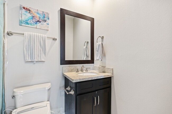 Photo - 1708 Dart St