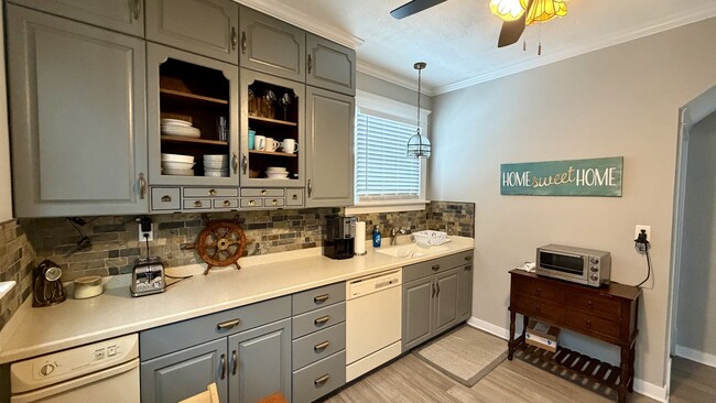 Photo - 500 Barrett St