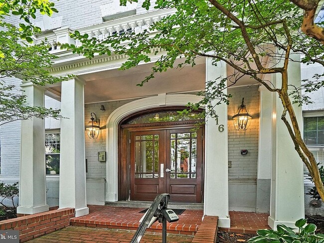 Building Photo - 1816 Kalorama Rd NW Unit 101