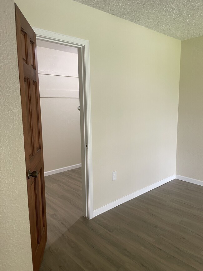 Photo - 675 Wooddale Blvd