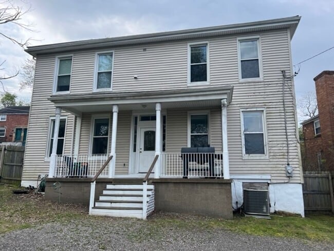Building Photo - Spacious home 4 bedroom 2 1/2 bath Pittsburgh PA 15201