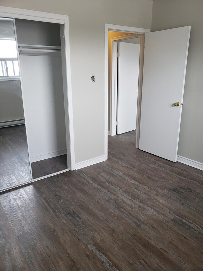 Photo - 105 Mausser Av