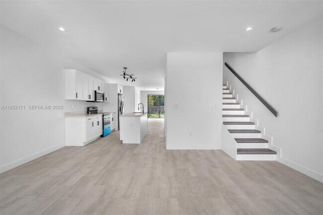 Photo - 309 NW 7th Ct