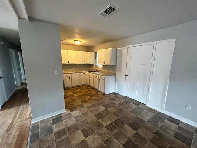 Photo - 553 Purl Adams Ave