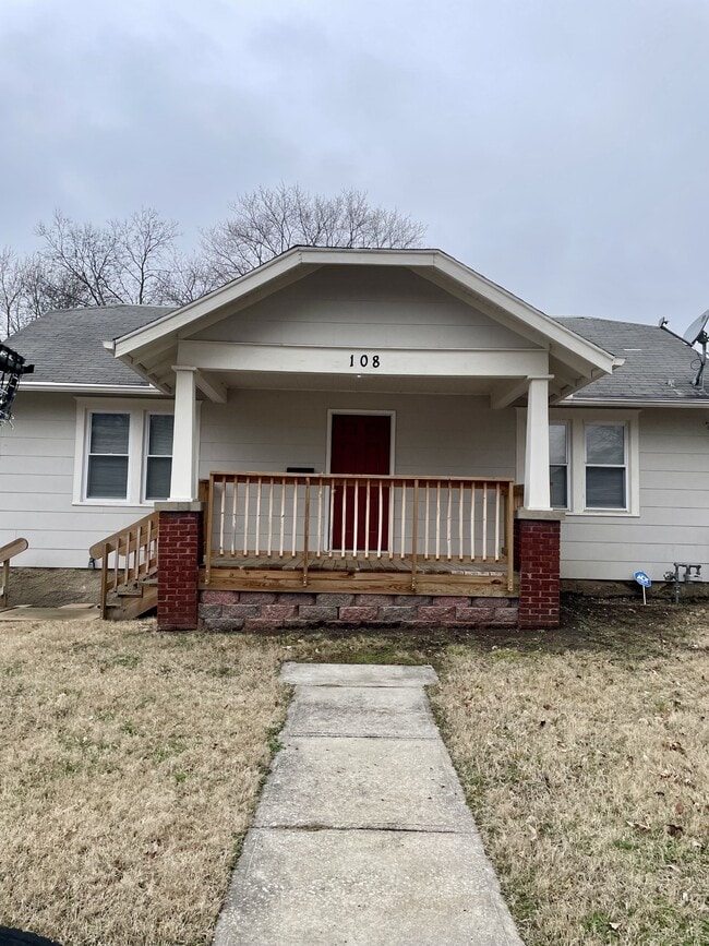 Building Photo - 108 S Hawthorne Ave