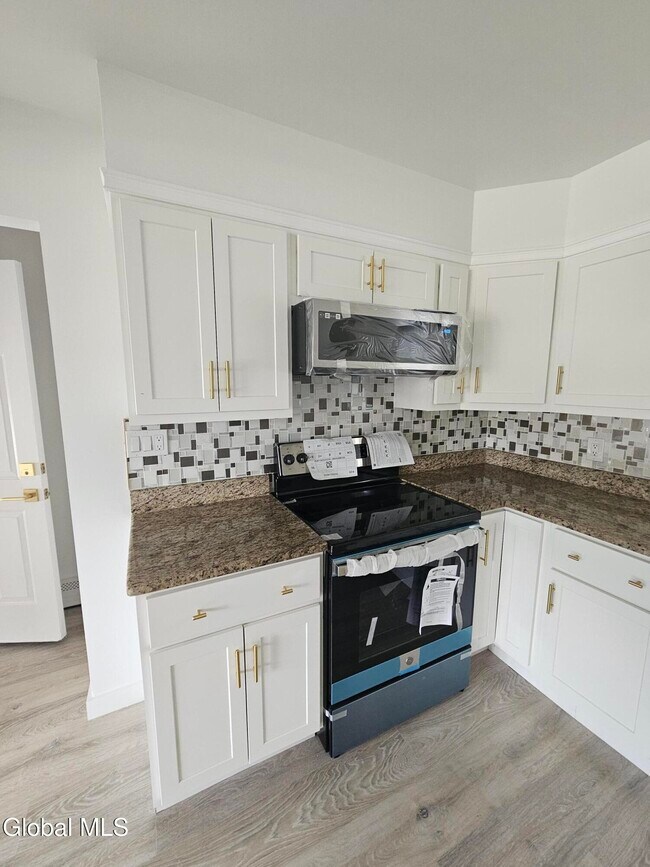 4 Eastwood Dr
