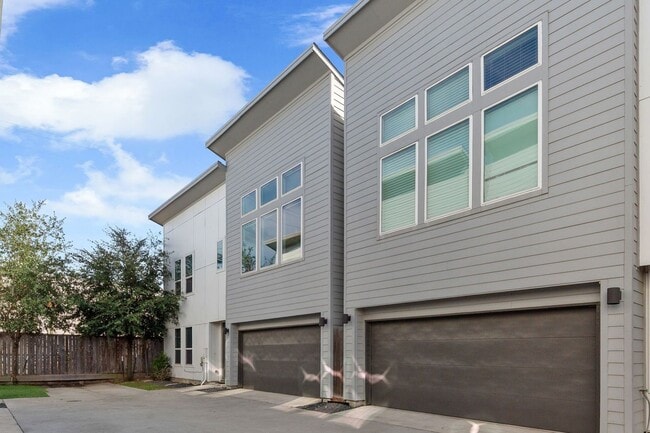 Building Photo - 2210 Lou Ellen Ln Unit C