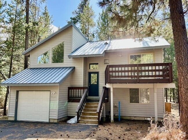 Building Photo - 55681 Wagon Master Way Rental