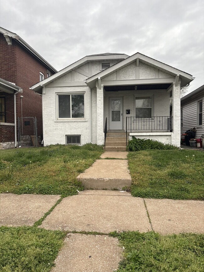 "3-Bed Home on Plover Ave - Cozy Living in... - "3-Bed Home on Plover Ave - Cozy Living in...