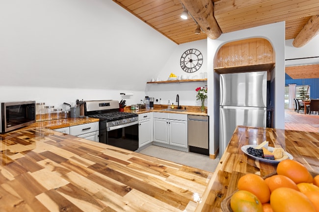 Photo - 725 N Burnt Fork Rd