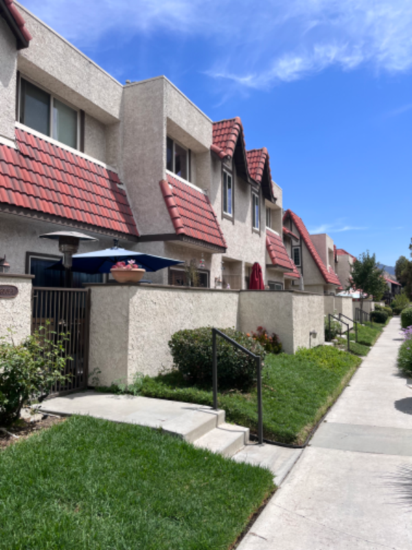 Photo - 18009 River Cir Townhome