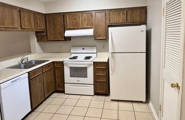 Photo - 696 Tyner St
