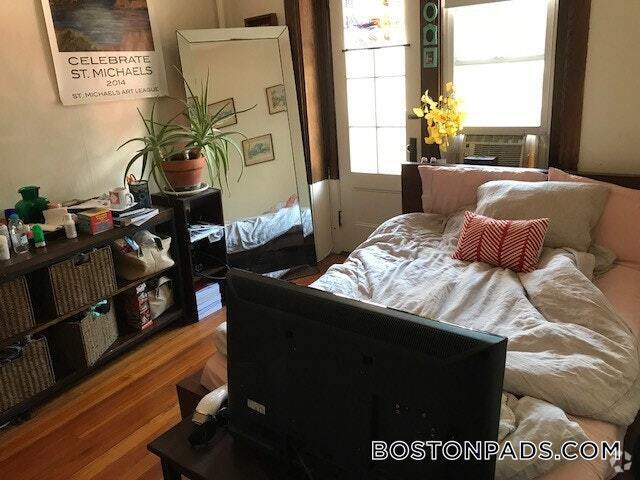Building Photo - 1589 Beacon St Rental