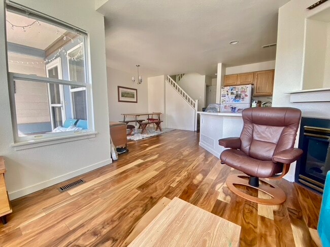 Photo - 111 Rowena Pl