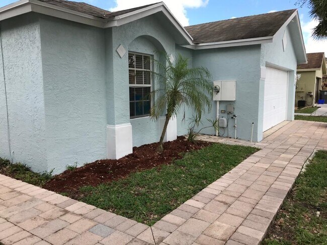 Photo - 5941 Azalea Cir