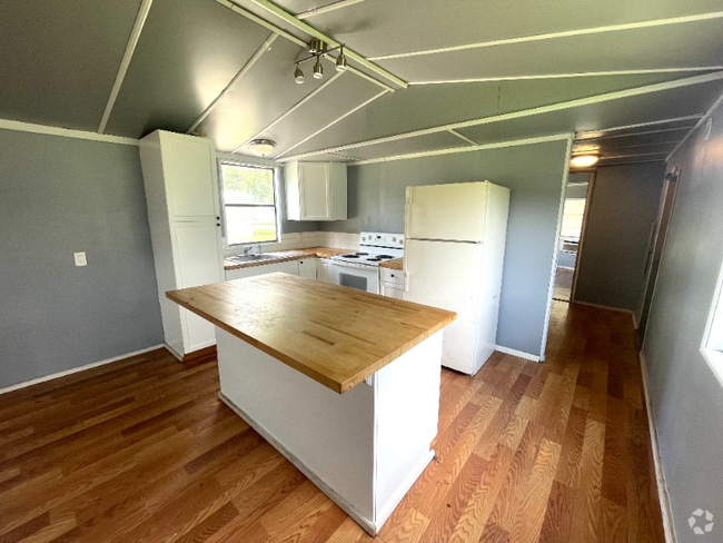 Building Photo - 11546 SW 37th St Rental