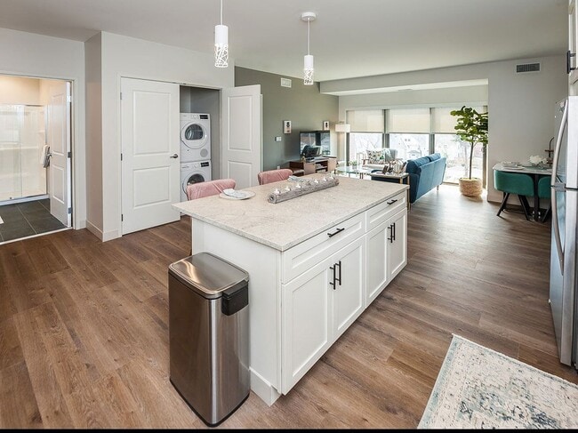 Photo - 121 Larchmere