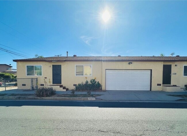 3661 Webster Ave Unidad A
