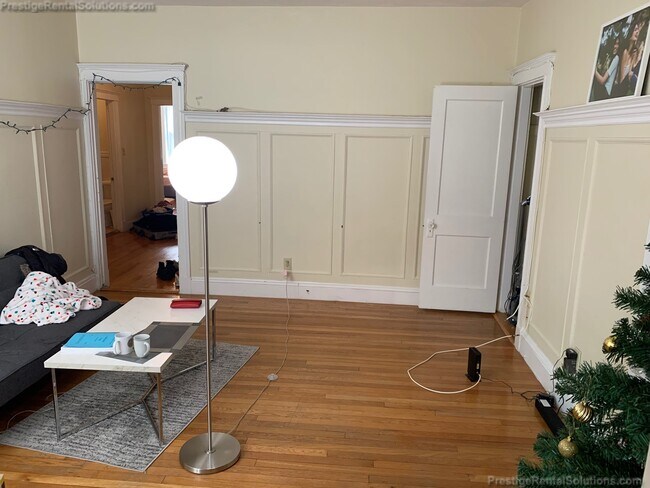 Building Photo - 1116 Commonwealth Ave Unit 2