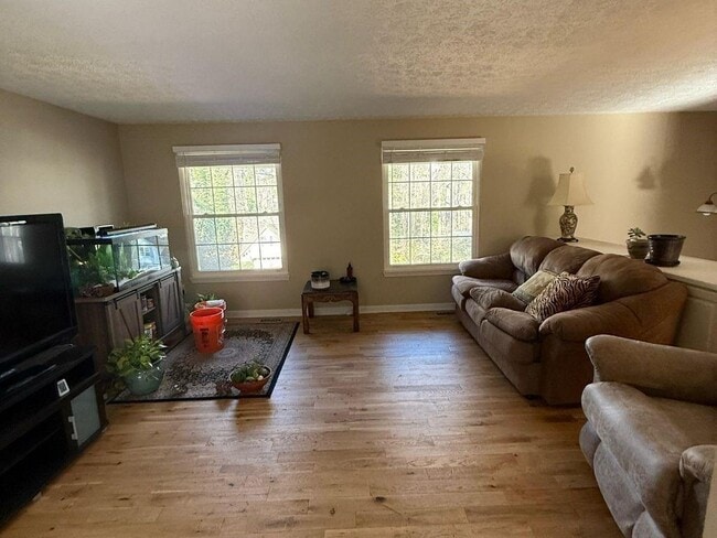 Photo - 1733 Ellenwood Dr NE