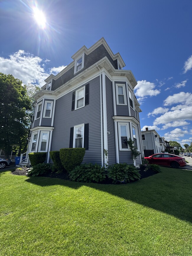 Outside of house - 23 Walnut St Unit 1R