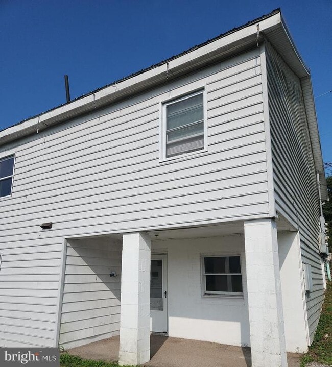 Building Photo - 107 4th St Rental