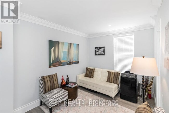 Photo - 5858 Ferry St