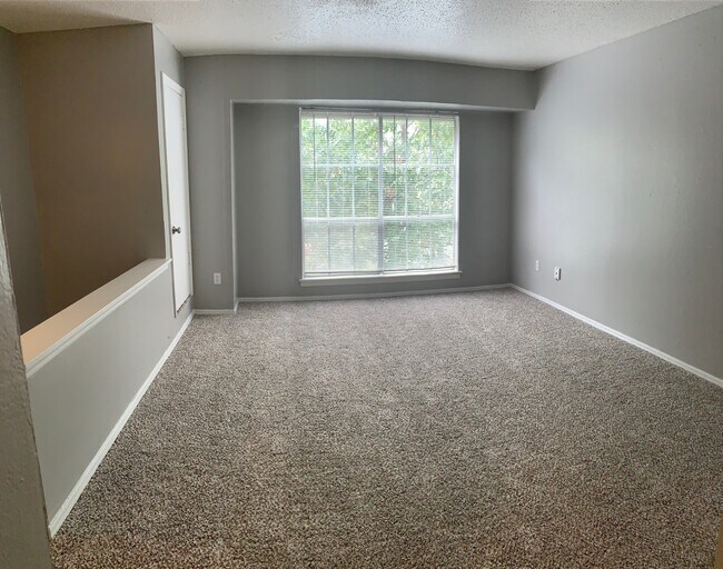 1 bedroom townhome - carpet in all bedrooms - Country Club View Apartments