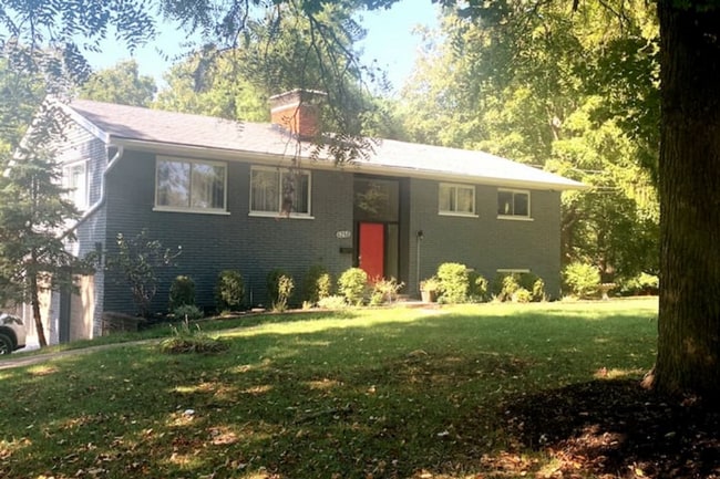 Building Photo - Modern & Bright Raised Ranch Near Downtown Rental