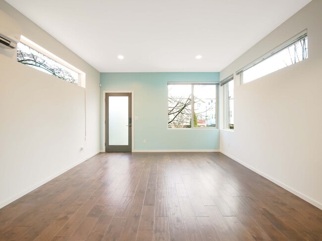 Photo - "Charming 2-Bedroom Retreat with 2 Full Baths in the Heart of Seattle – 1100 Sq Ft of Comfort!"