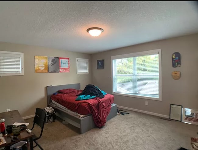 Photo - Available Aug 28th 2026 6 bed 3 bath for rent in popular Southeast Minneapolis neighborhood!