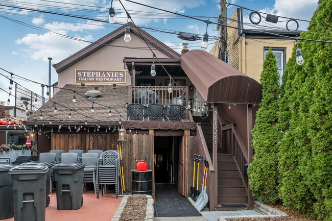 Building Photo - 281 Bloomfield Ave Unit 2