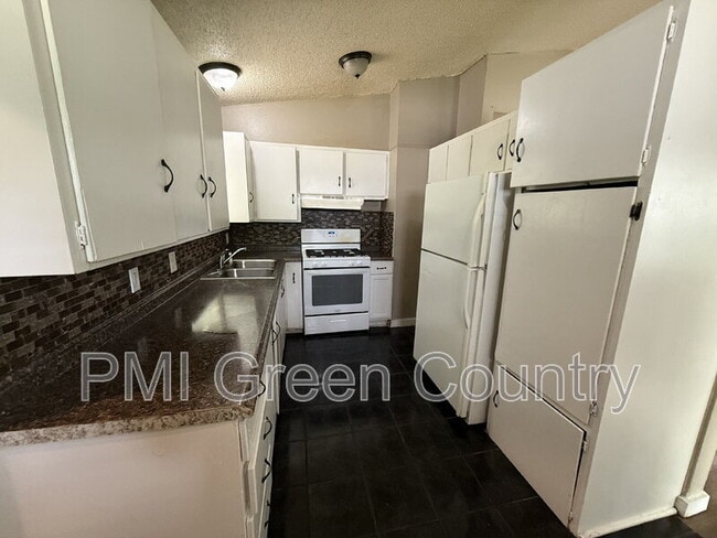 Photo - 5513 N Johnstown Ave