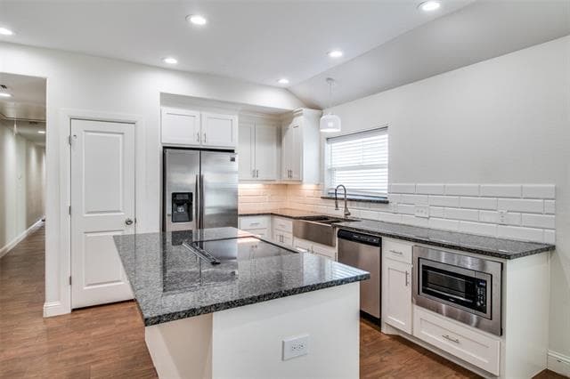 Photo - 614 E College St