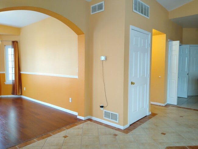 Photo - Super 2 Bedroom 2 Bath Townhome with 2 Car Garage Near Aurora Hills Golf Course