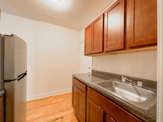 Photo - 826 W Cornelia Ave Unit 412