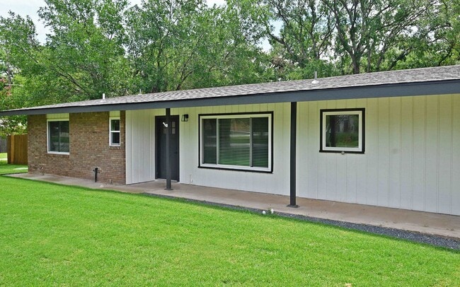 Photo - 5204 Bedford St