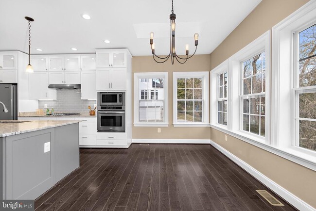 Photo - 1923 Harrington Pl