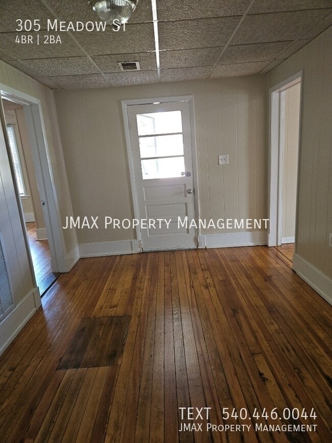 Photo - 305 Meadow St