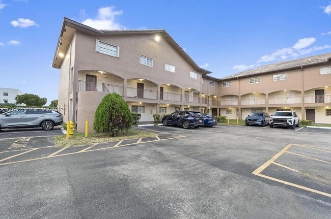 Building Photo - 8851 NW 119th St Unit Apt 4203