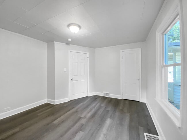 Photo - 3341 S Sterling Ave