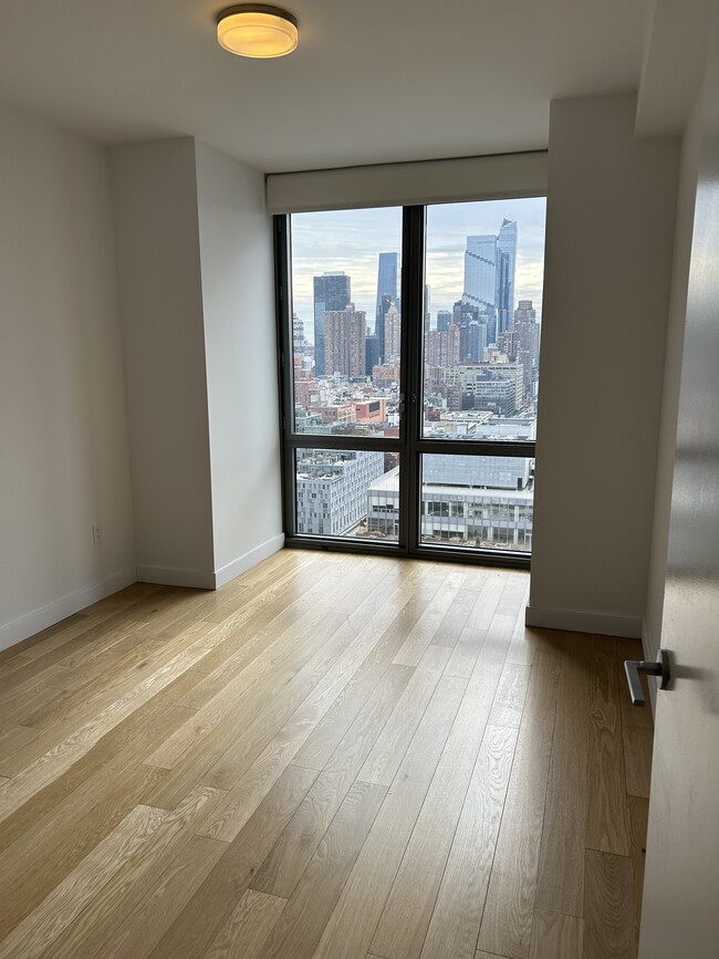 366 W 46th St Unit 4