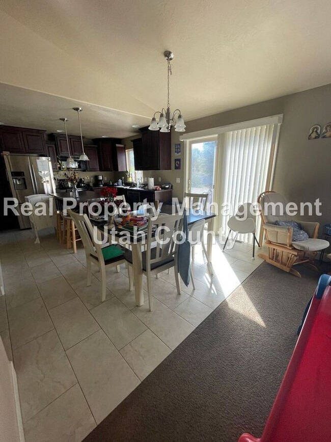 Photo - 473 W 2070 N