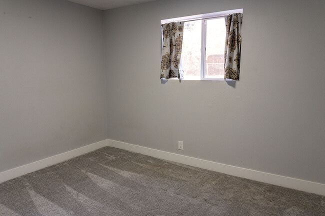 Photo - 2000 N Fry St