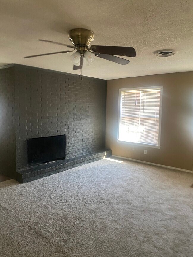 Photo - 741 W Main St