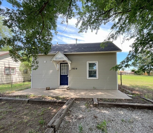 Building Photo - Updated 2 bedroom home