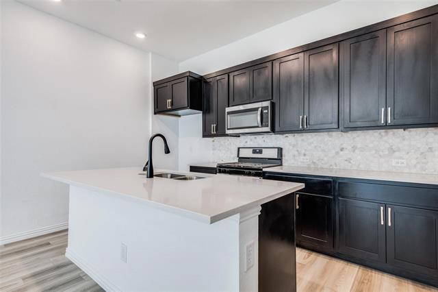 Photo - 9915 Schramm St