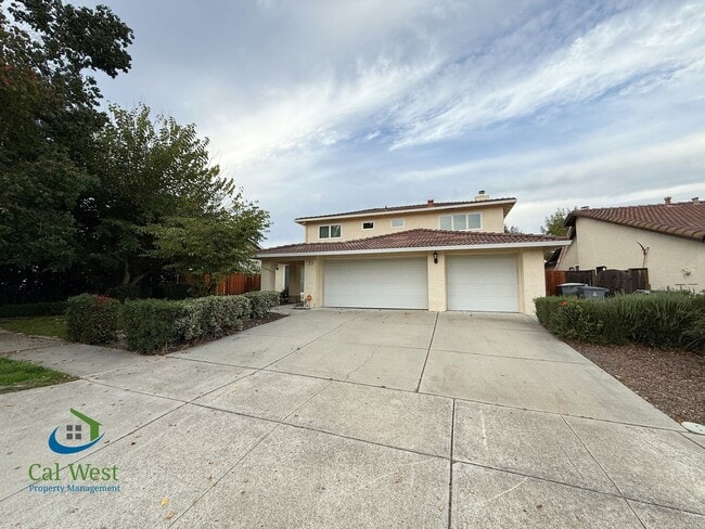 Building Photo - $4695 - Spacious 5 Bed/3 Bath Gilroy Home Located in Sunrise Park Neighborhood