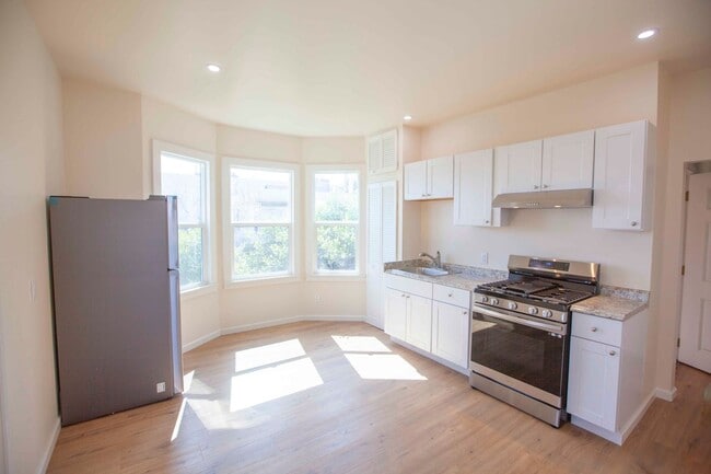 497 - 497 Unit 302 Congdon St #B