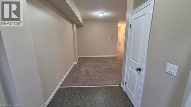 Photo - 225 Riddell St